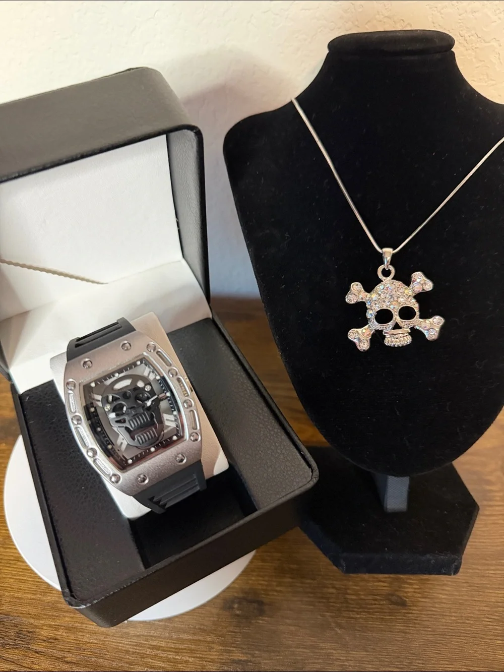 Stainless SteelFloating Skull Skeleton Watch with Crystal Skull Pendant Necklace